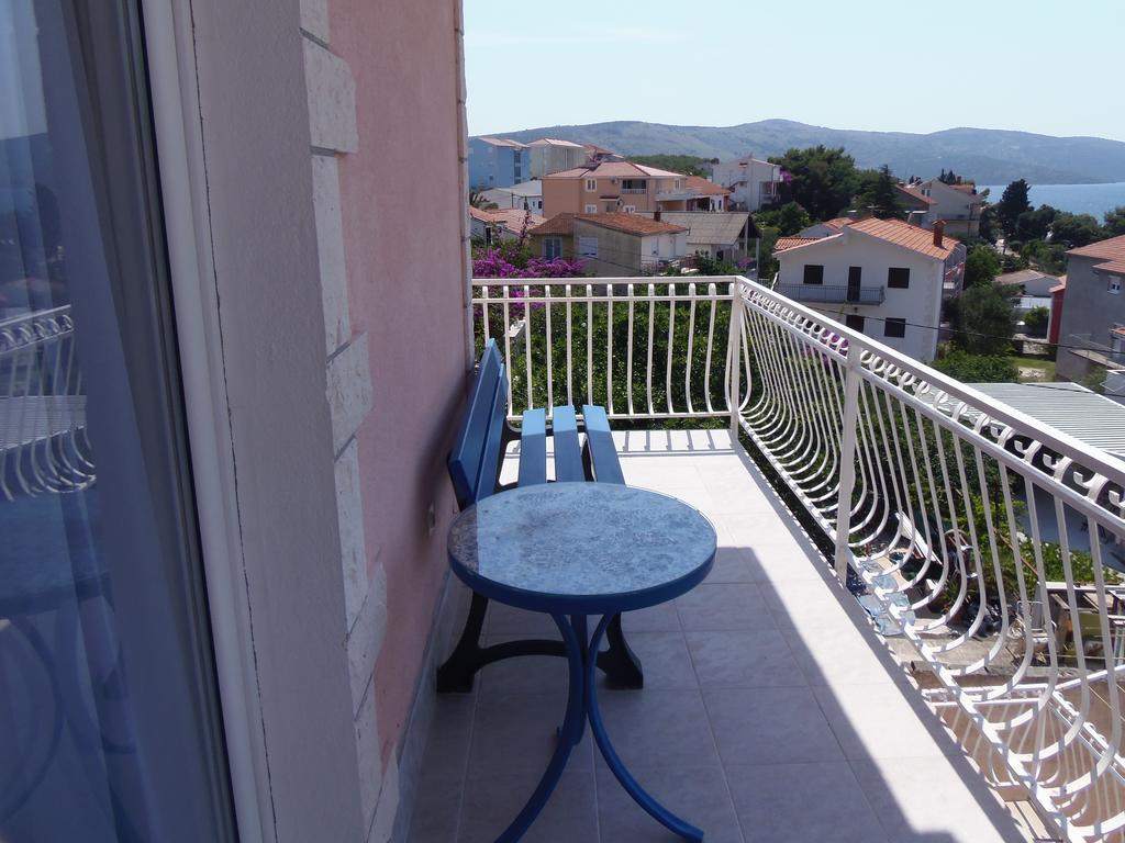 Apartments Skipper Seget Vranjica Exterior foto